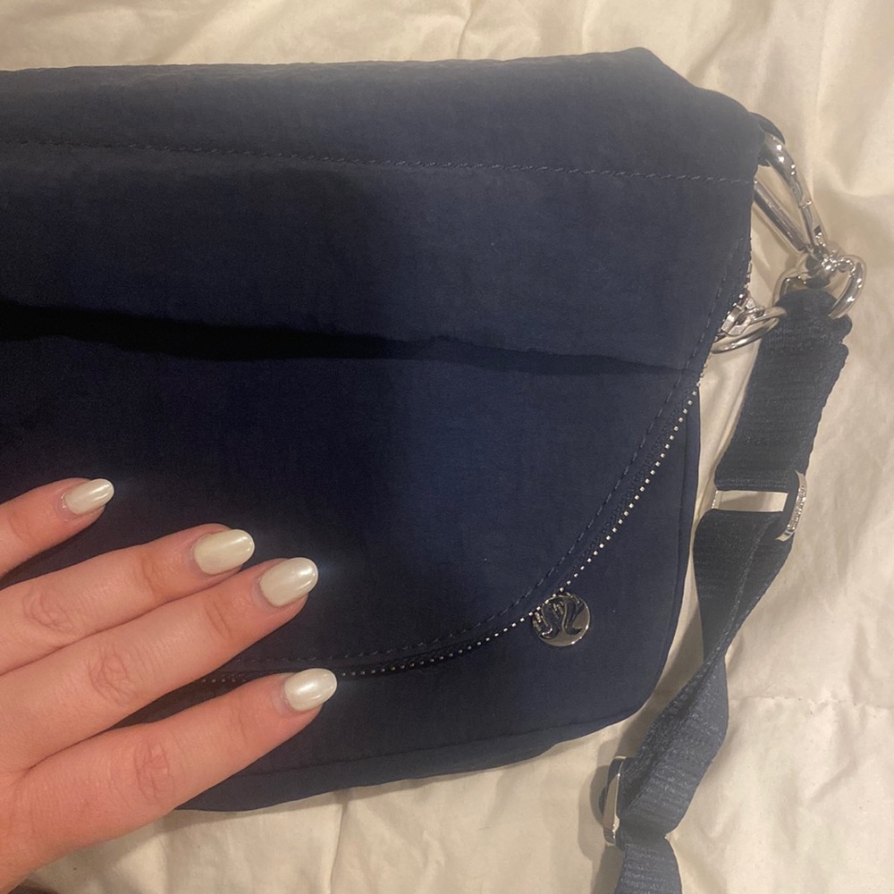 Lululemon oversized crossbody- navy blue